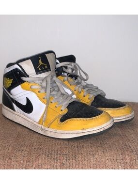 Nike Air Jordan 1 Mid Yellow DQ8426-701 Size 9